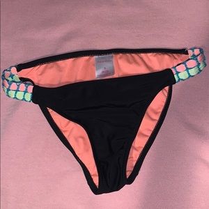 Black bikini bottoms with side detail!